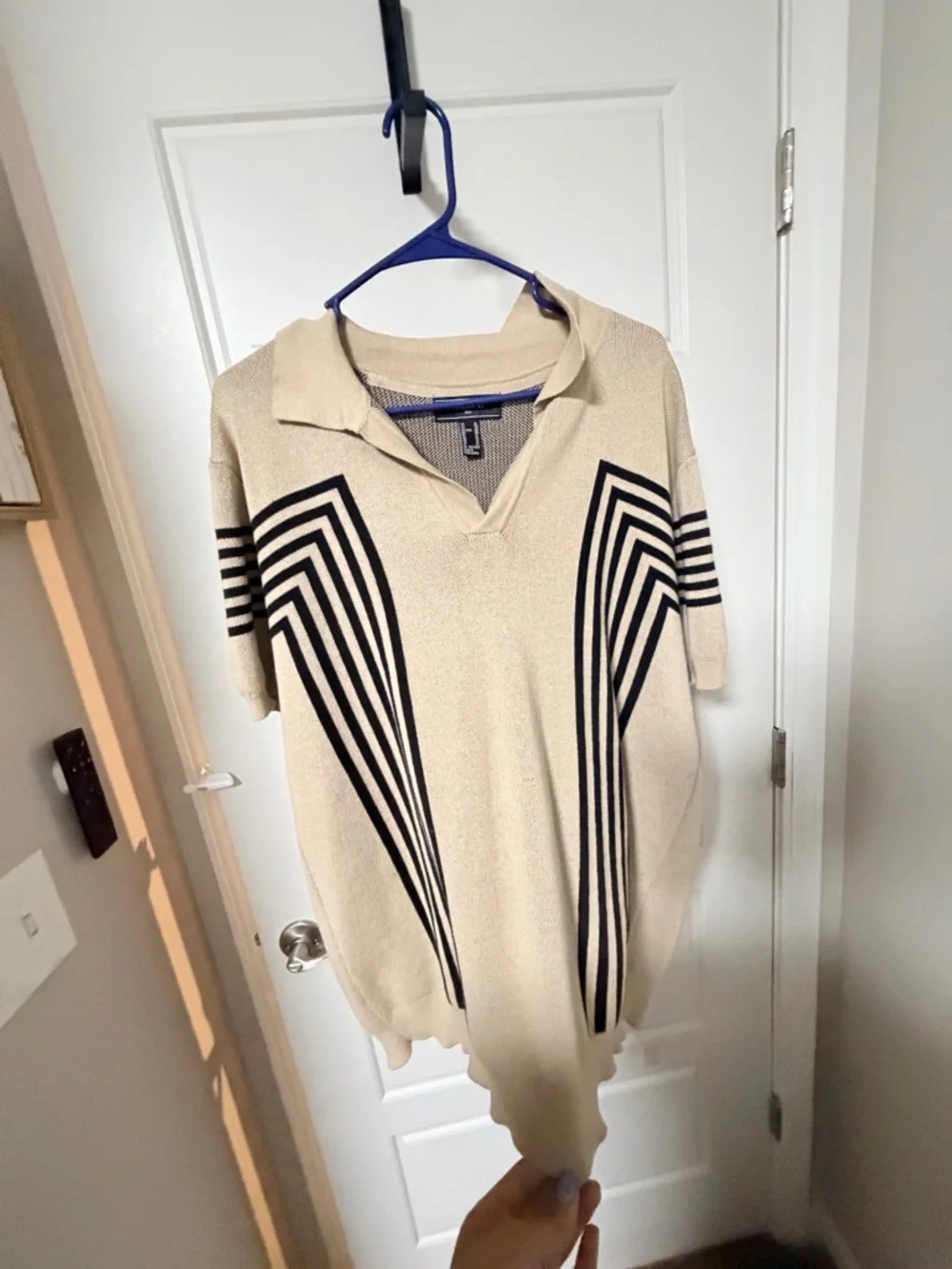 Forever 21 Cream V-Neck Short-Sleeve Sweater with Black Geometric Stripes - Picture 3 of 5